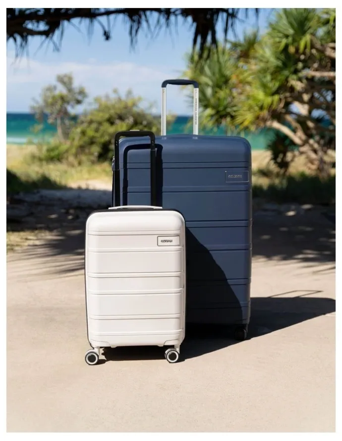 American Tourister Light Max 55cm Spinner Suitcase in Navy