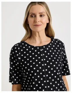 Regatta Short Sleeve Top With CF Seam & Curved Hem in Black/White Spot