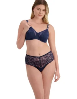 Triumph Lacy Minimiser Bra in True Navy