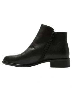 Wide Steps Lorenzo Boots in Black Leather