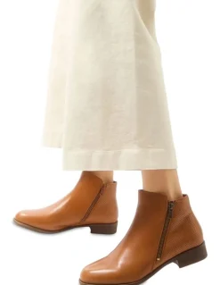 Wide Steps Lorenzo Leather Boots in Mid Brown