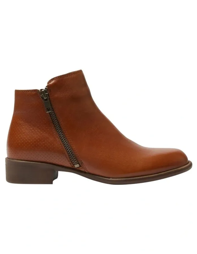 Wide Steps Lorenzo Leather Boots in Mid Brown